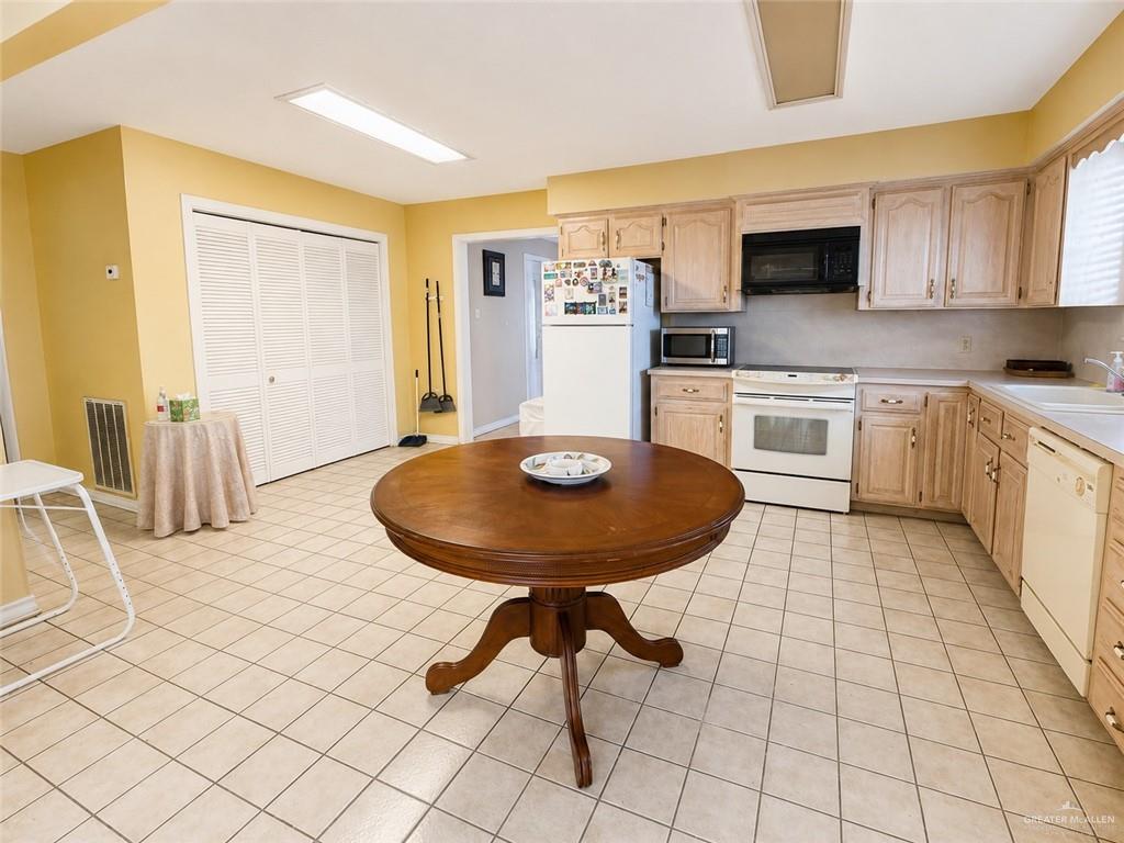 Photo 7 of 1622 Raul Longoria Road