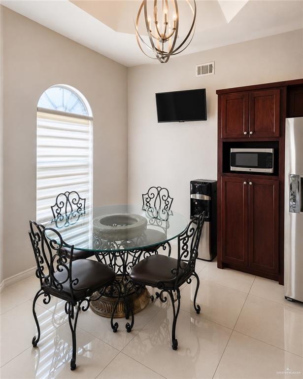 Photo 3 of 809 Tulipan Street