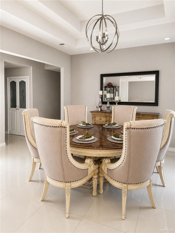 Photo 4 of 809 Tulipan Street