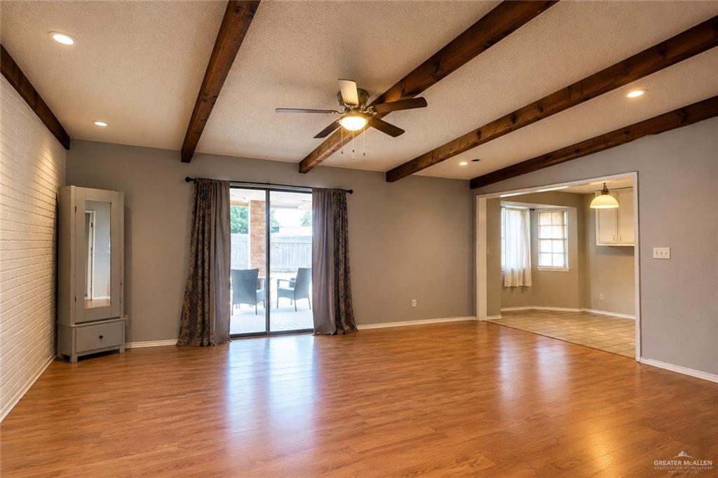 Photo 2 of 2423 Live Oak Street