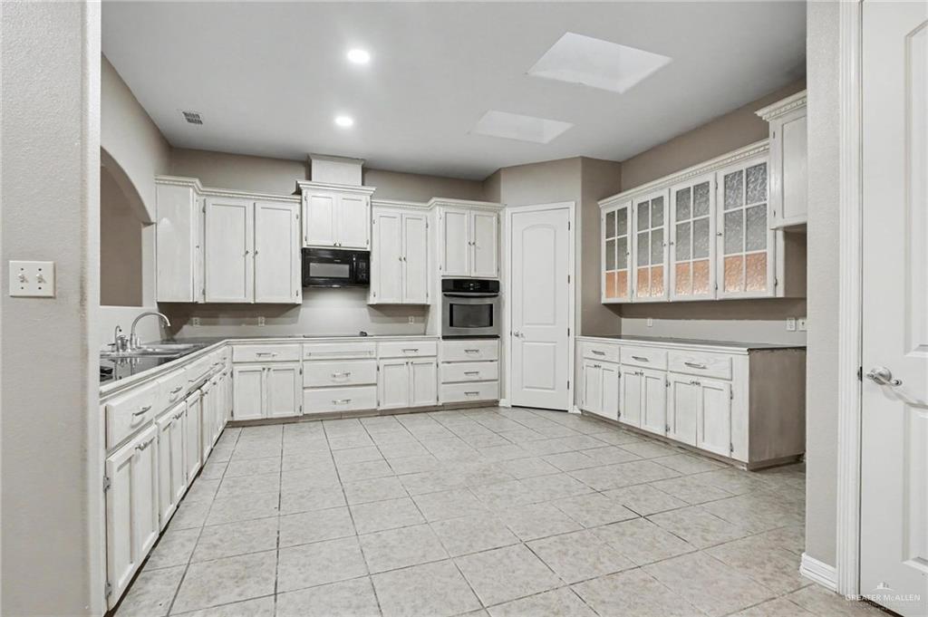 Photo 8 of 1510 Calle Espana Avenue