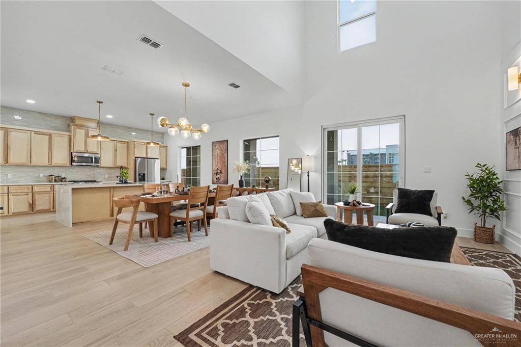 Photo 4 of 644 Esplanade Court
