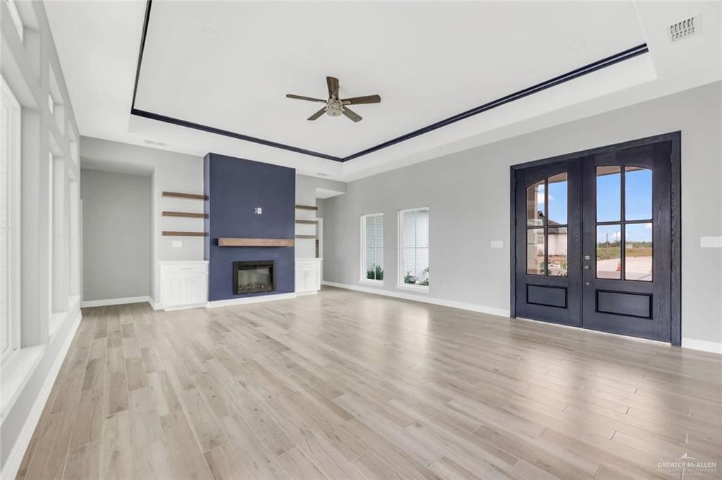 Photo 4 of 2425 Desert Rose Avenue