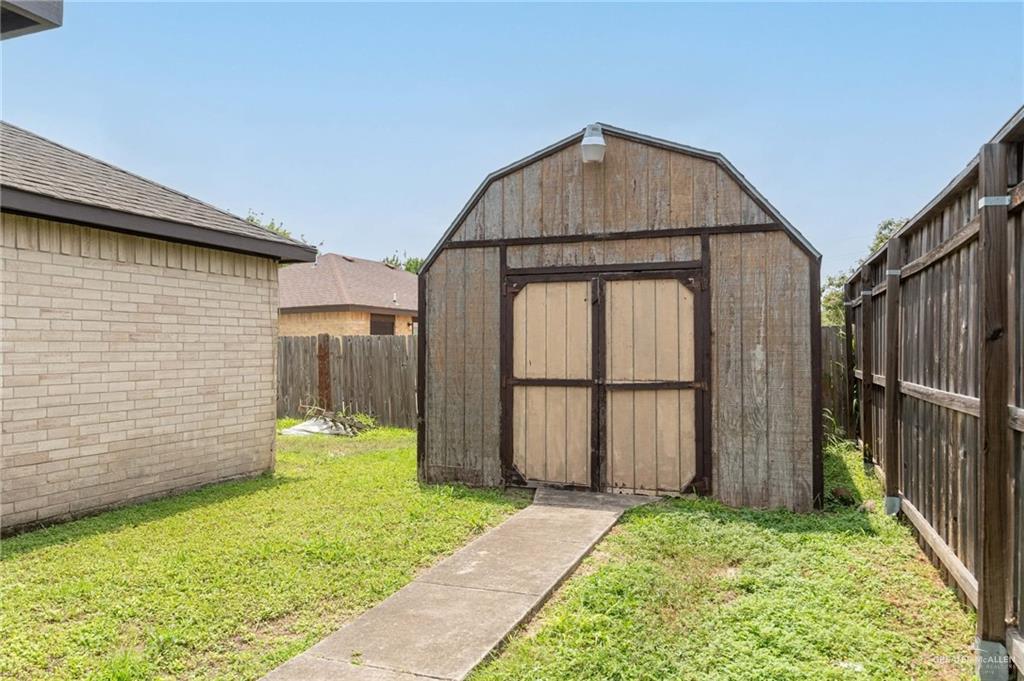 Photo 16 of 725 Carmen Street