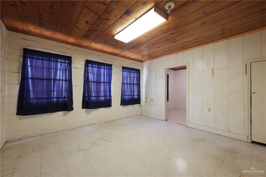Photo 21 of 115 Britton Avenue