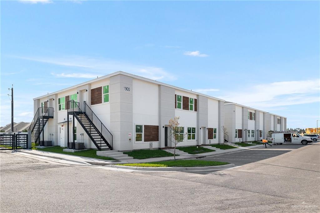 Photo 2 of 901 Yuma Avenue #202