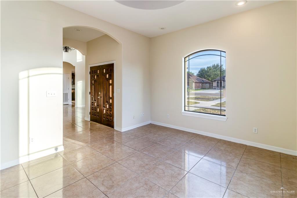 Photo 4 of 1332 Royal Palm Street