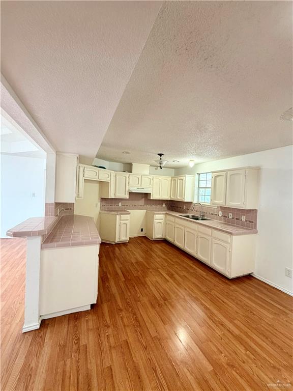 Photo 3 of 2810 Fresno Avenue