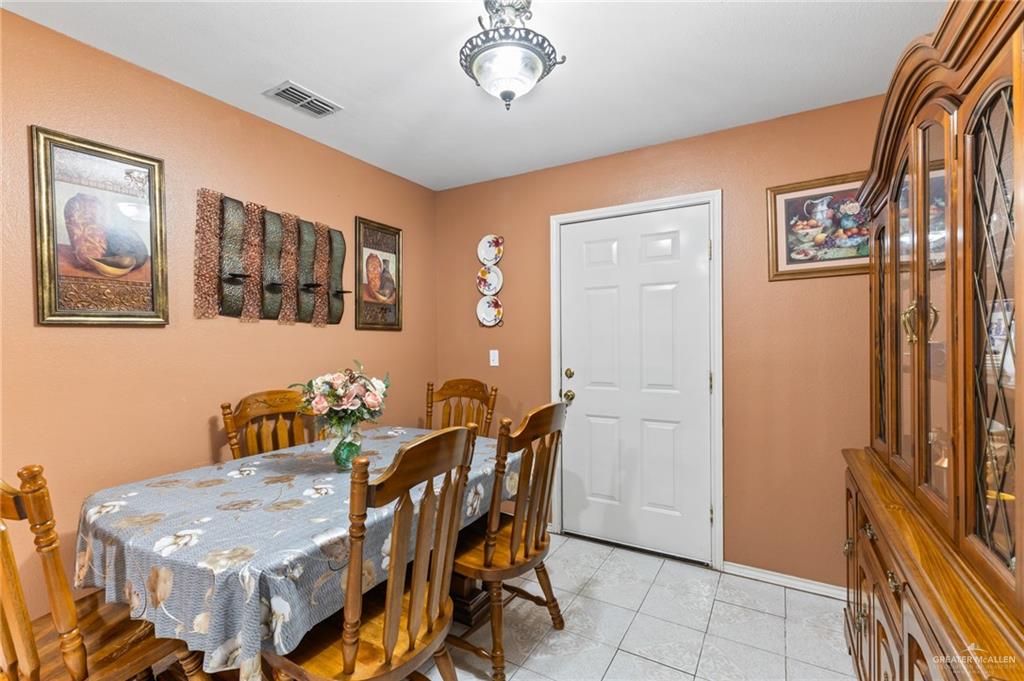 Photo 7 of 631 Toppenish Street