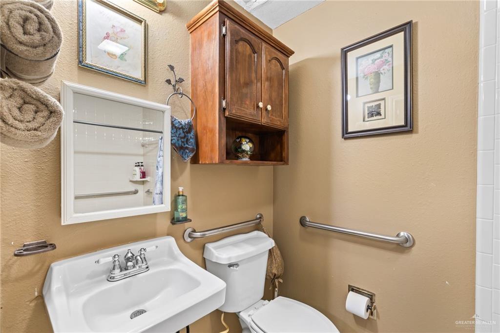 Photo 9 of 631 Toppenish Street