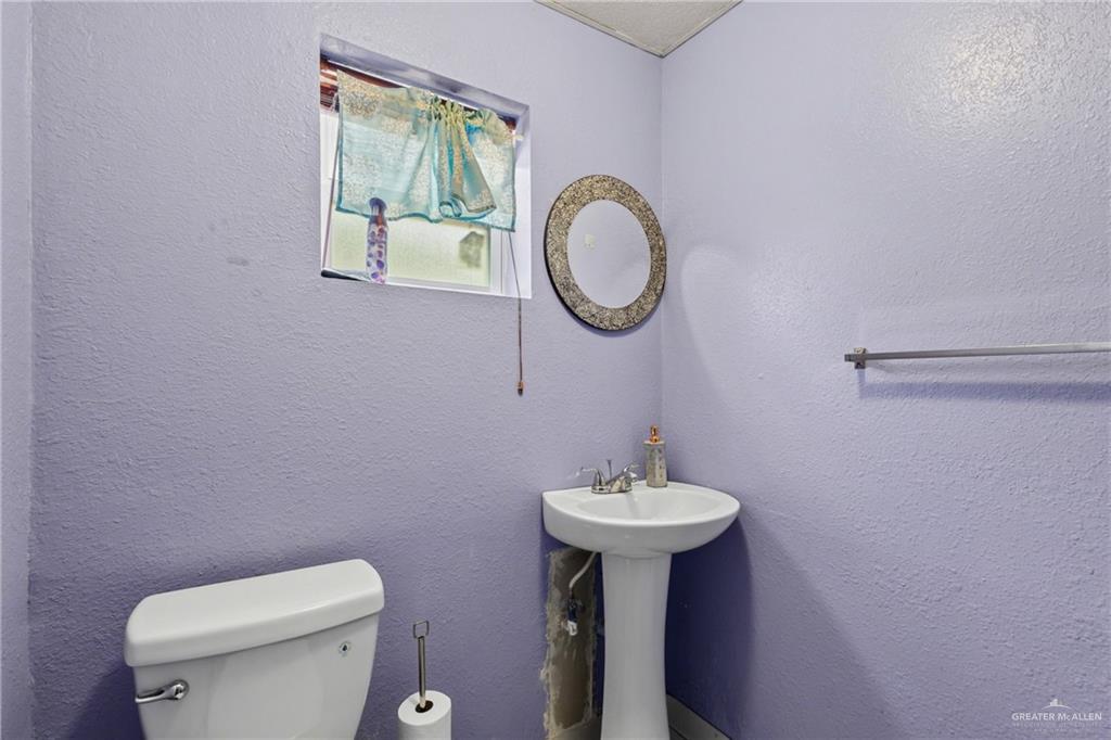 Photo 12 of 905 Bowe Street