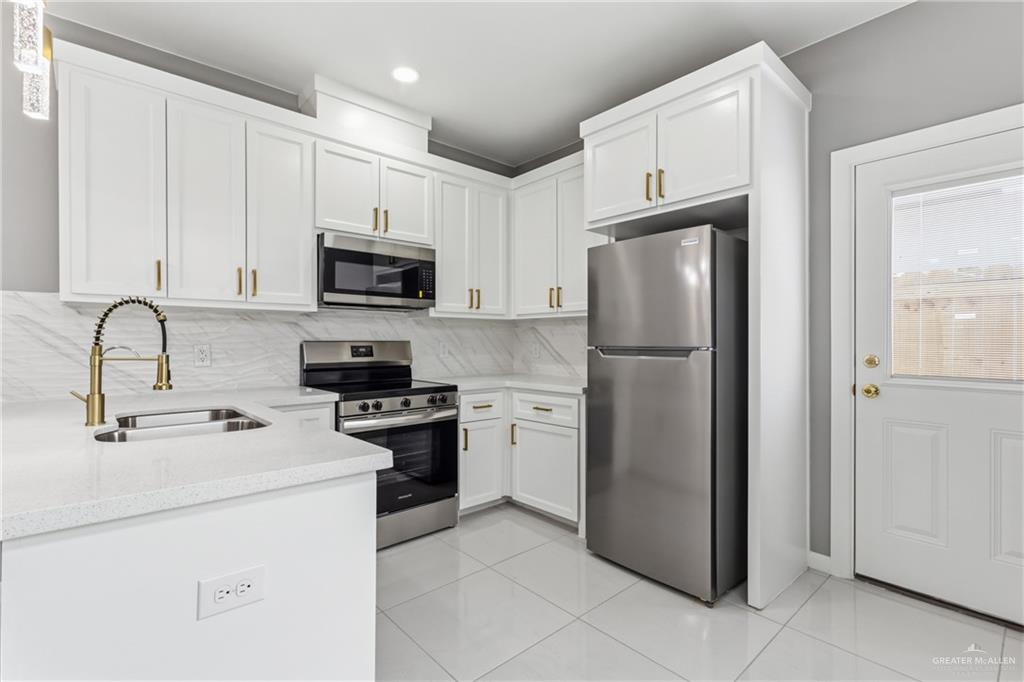Photo 6 of 1802 Violet Drive