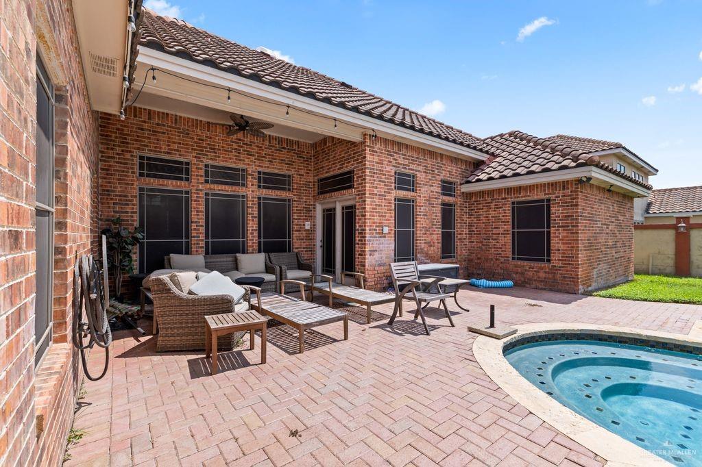 Photo 11 of 719 Sabal Avenue