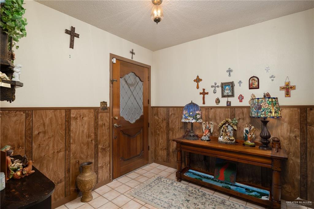 Photo 4 of 705 Garcia Street