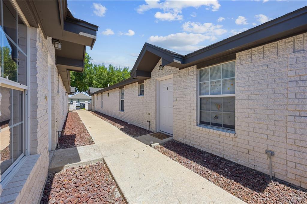 Photo 5 of 2213 Dahlia Street