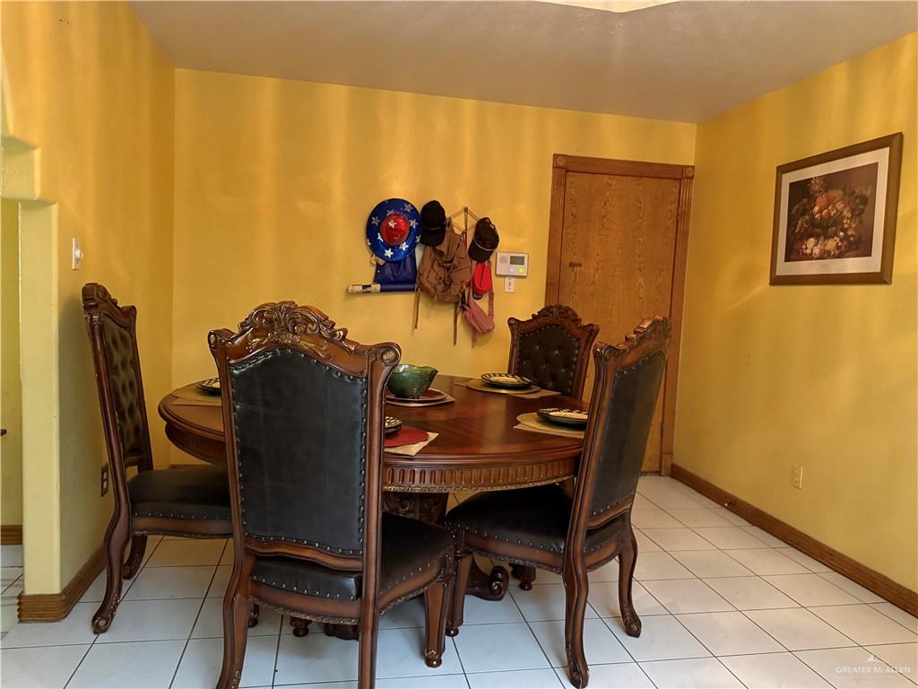 Photo 4 of 3508 Crisantema Street