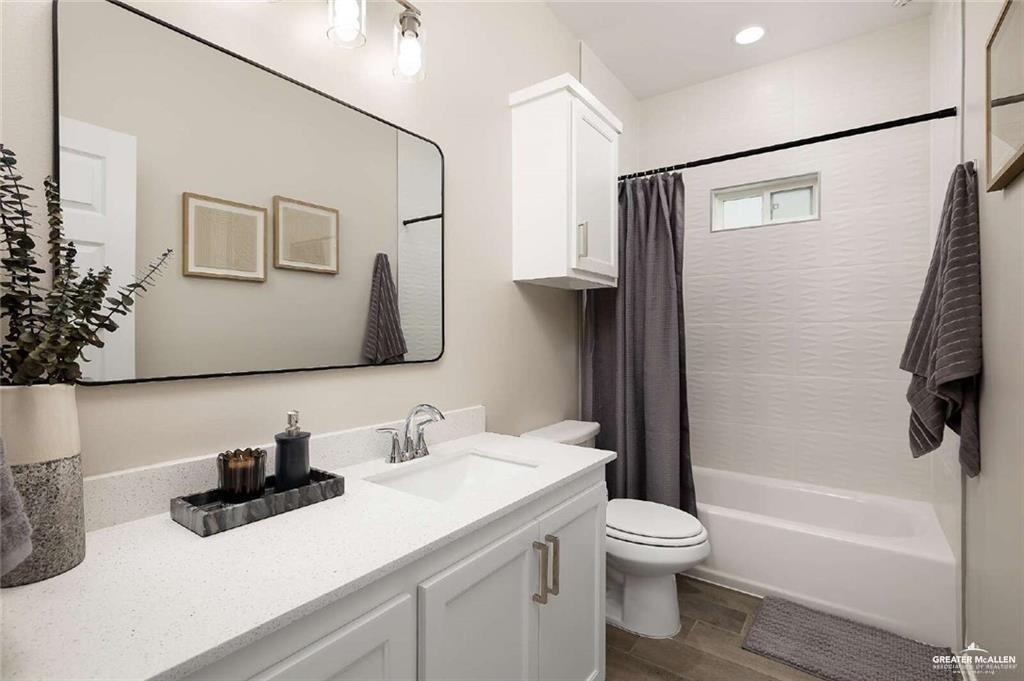 Photo 11 of 2708 Harrison Avenue #3