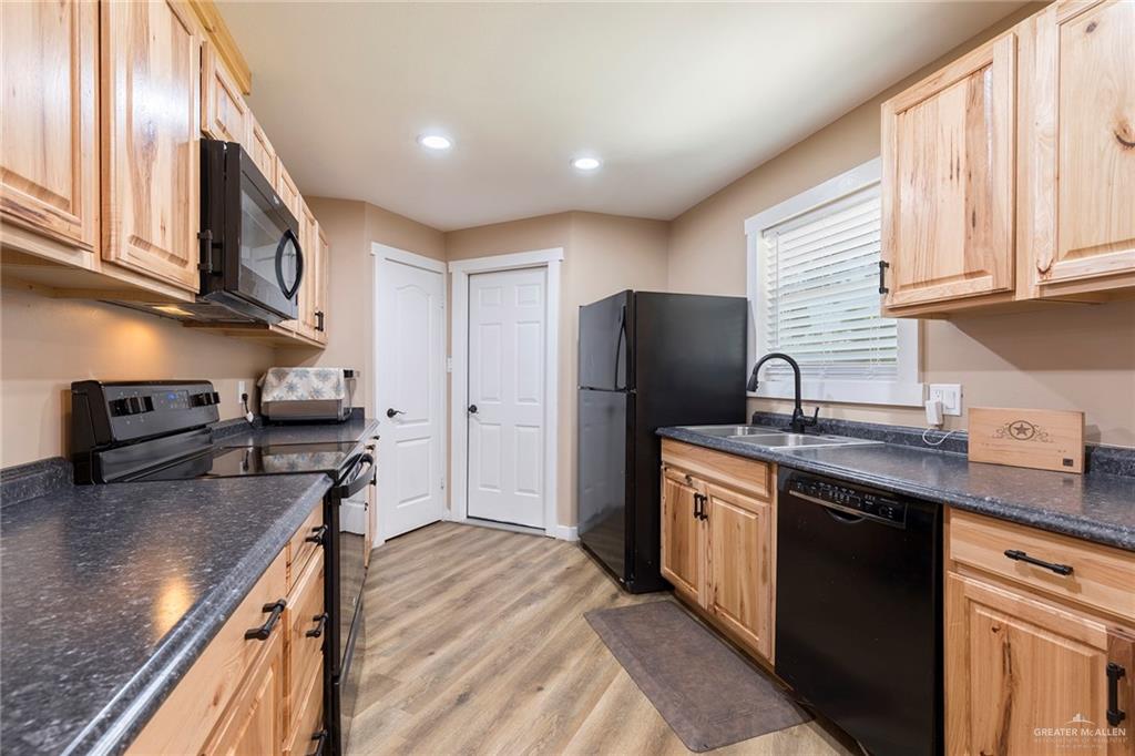 Photo 5 of 1609 Robin Avenue