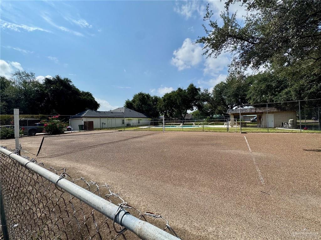 Photo 13 of 2511 Brentwood Drive
