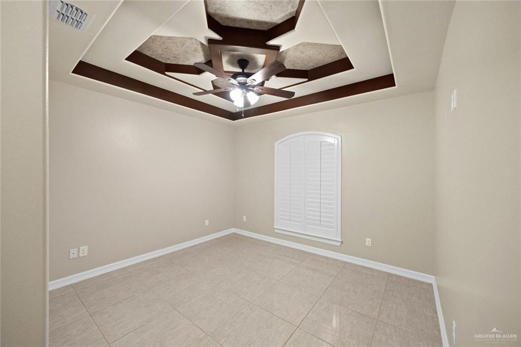 Photo 8 of 608 Biyaneta Avenue