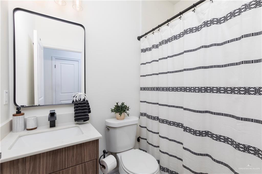 Photo 13 of 1006 Clarence Avenue #2