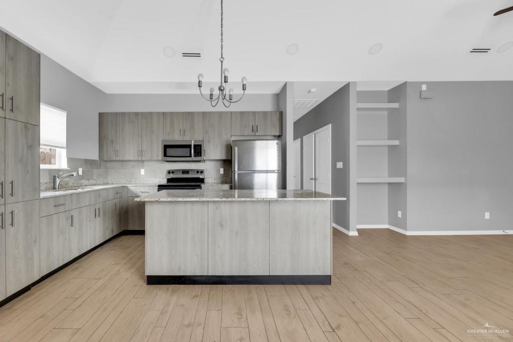 Photo 4 of 2704 Eisenhower Avenue #3