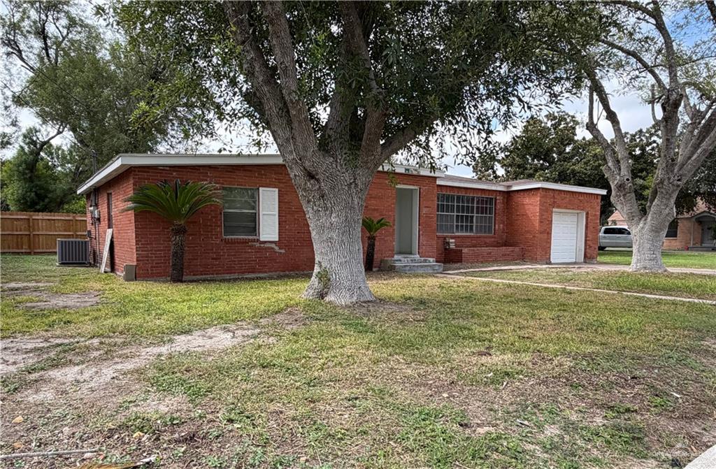 Photo 1 of 324 Sam Houston Boulevard, Pharr