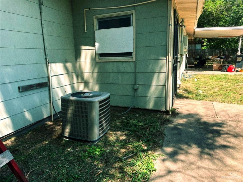 Photo 3 of 805 Bennett Street