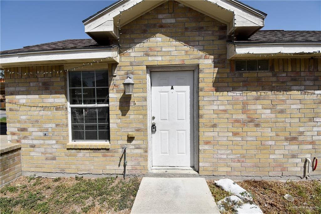 Photo 2 of 207 Albatross Avenue
