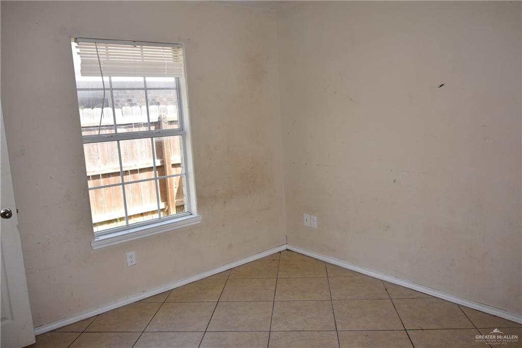 Photo 4 of 207 Albatross Avenue