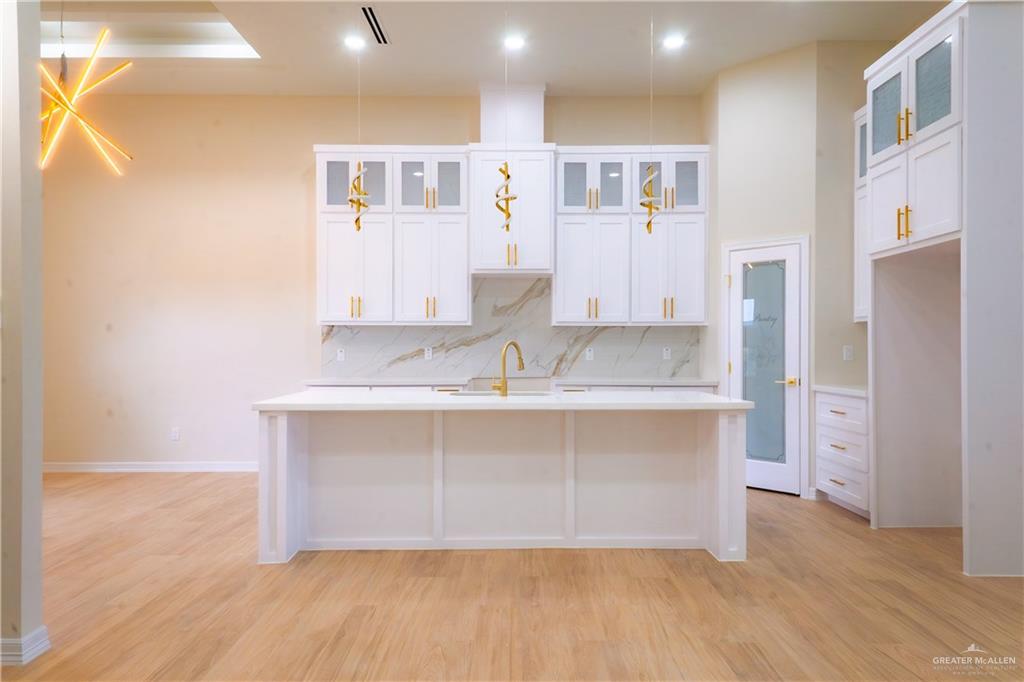 Photo 3 of 3004 Retama Street
