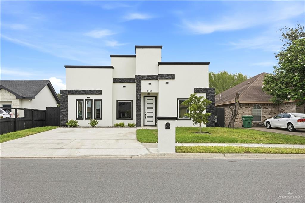 Photo 2 of 1109 San Pedro Street