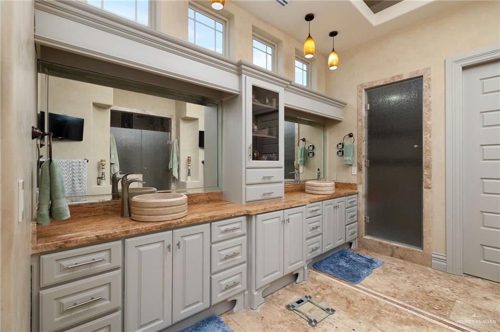 Photo 21 of 1205 Travis Street
