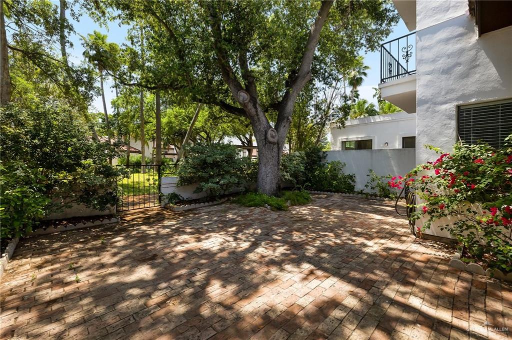 Photo 14 of 113 Tearose Avenue
