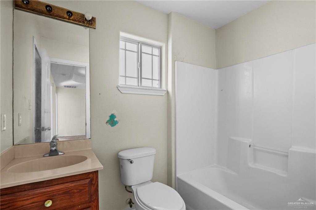 Photo 7 of 1823 Oak Street