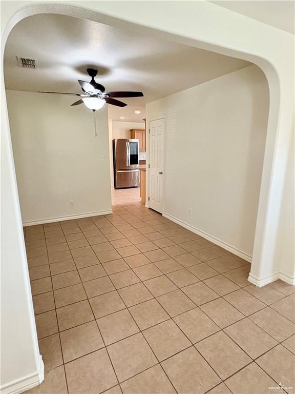 Photo 4 of 809 Santos Avenue