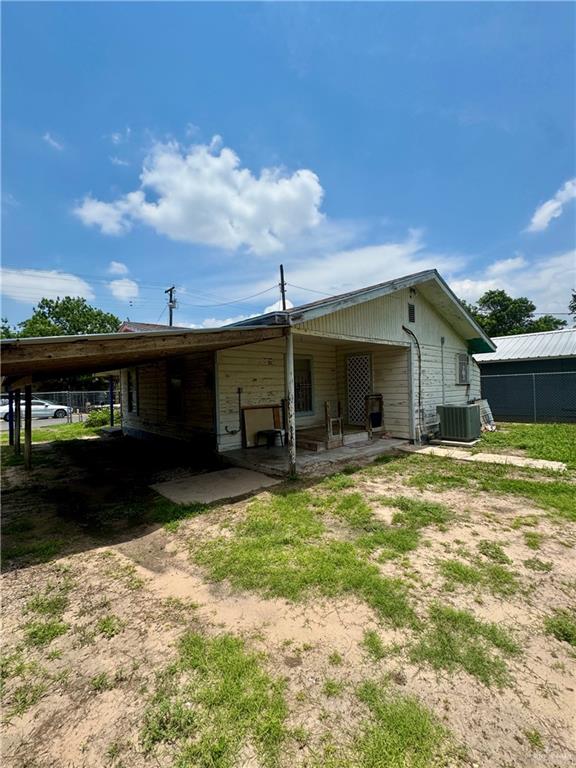Photo 12 of 2207 Benitez Street