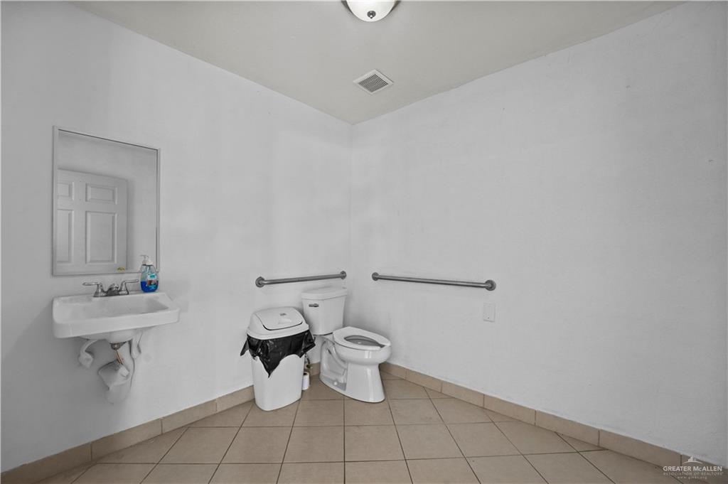 Photo 4 of 1706 Griffin Parkway