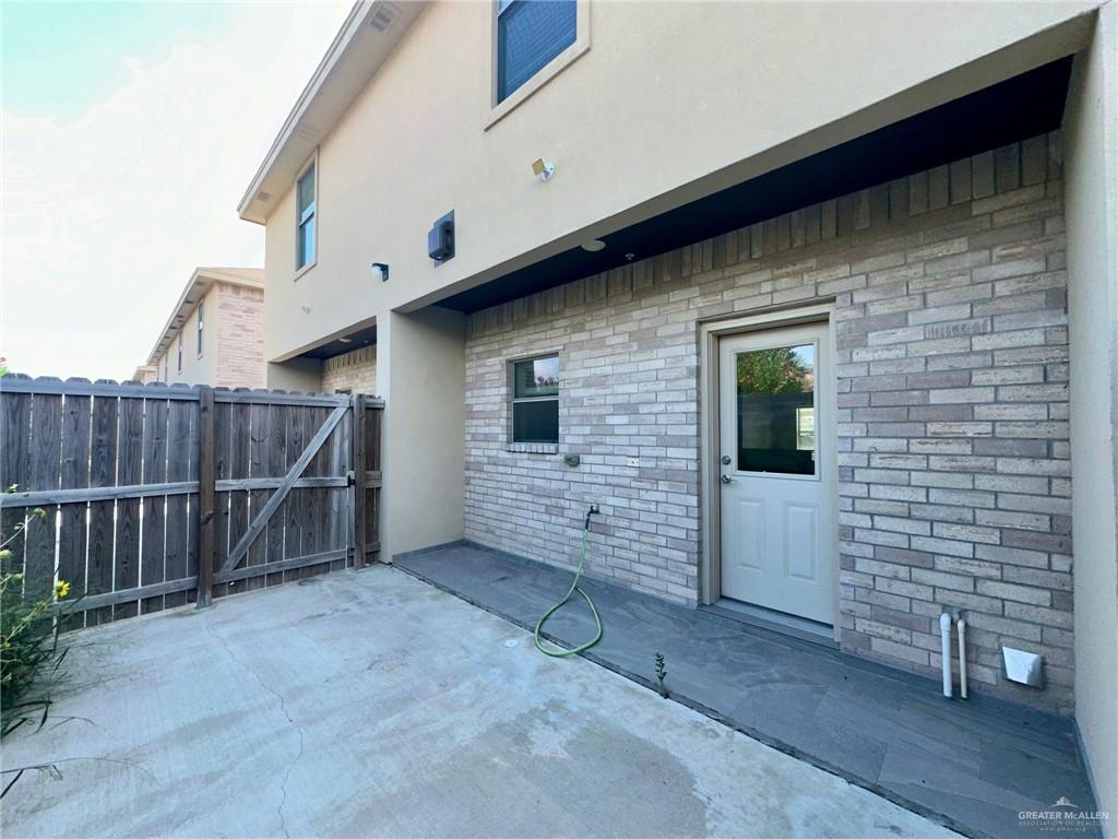 Photo 17 of 414 Newport Avenue #3