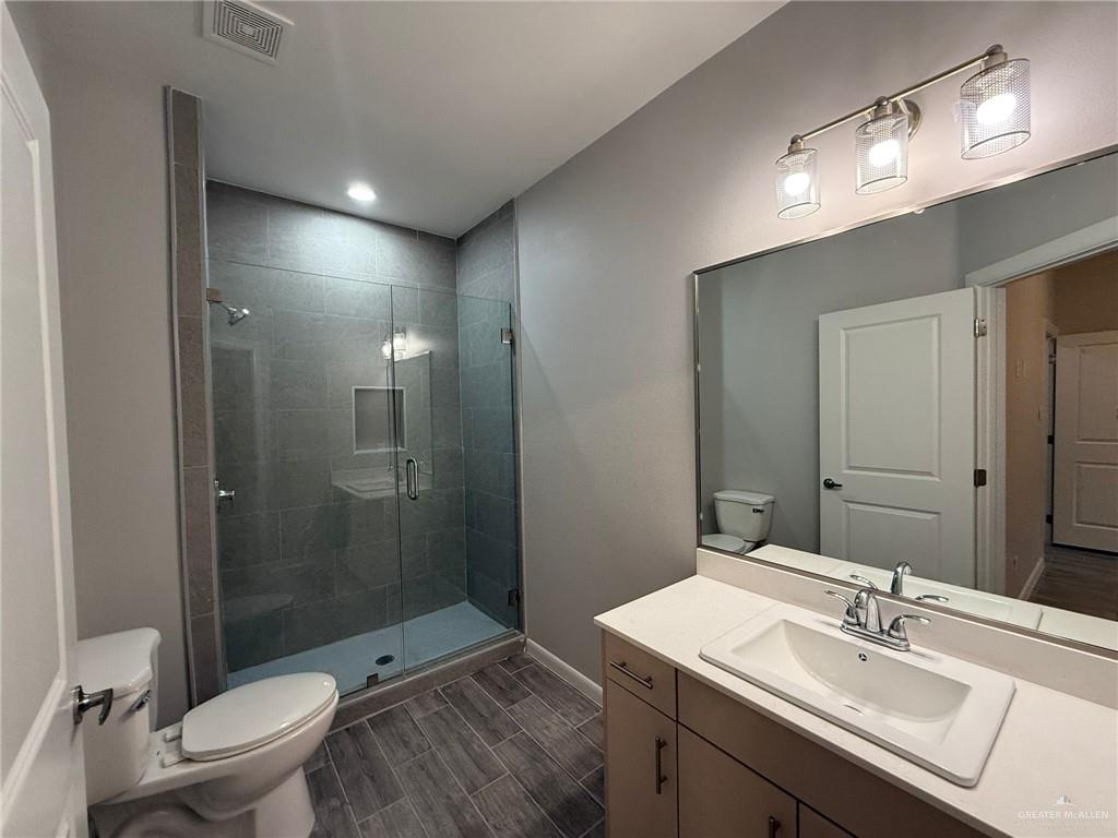 Photo 11 of 812 Dove Avenue #3