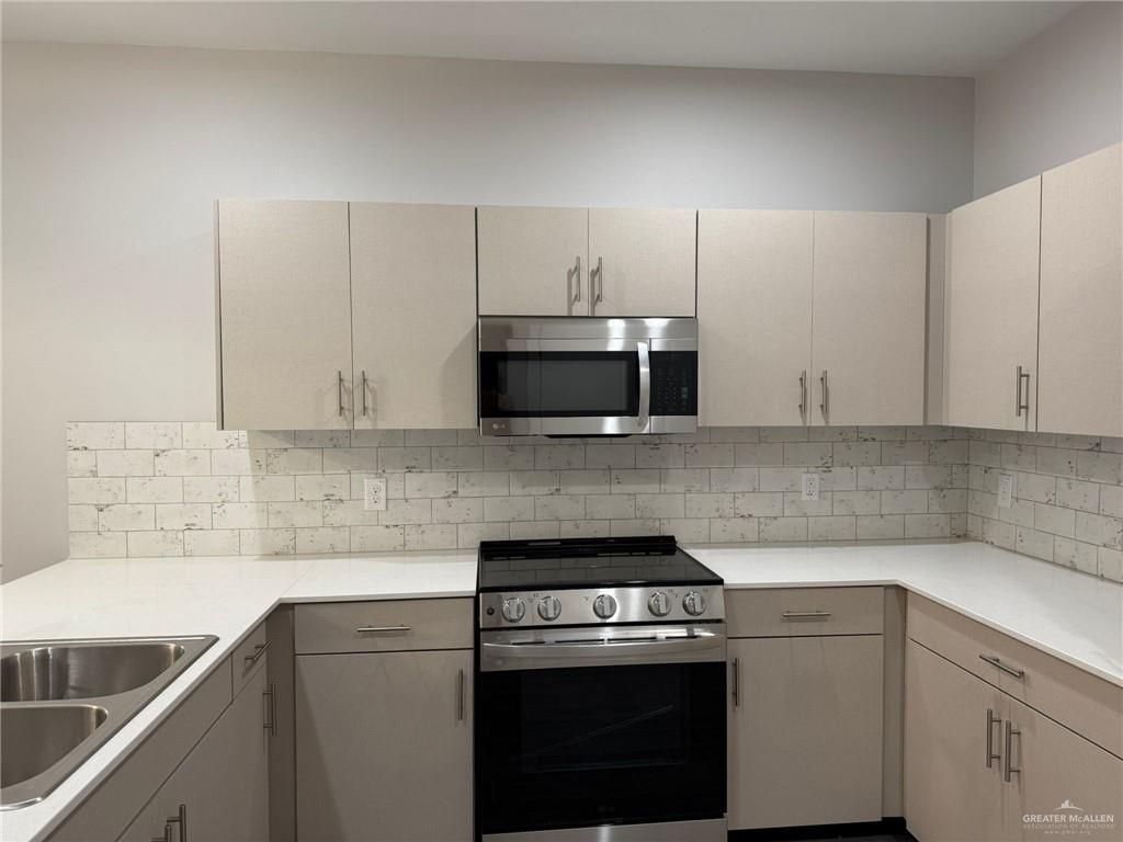 Photo 13 of 812 Dove Avenue #3