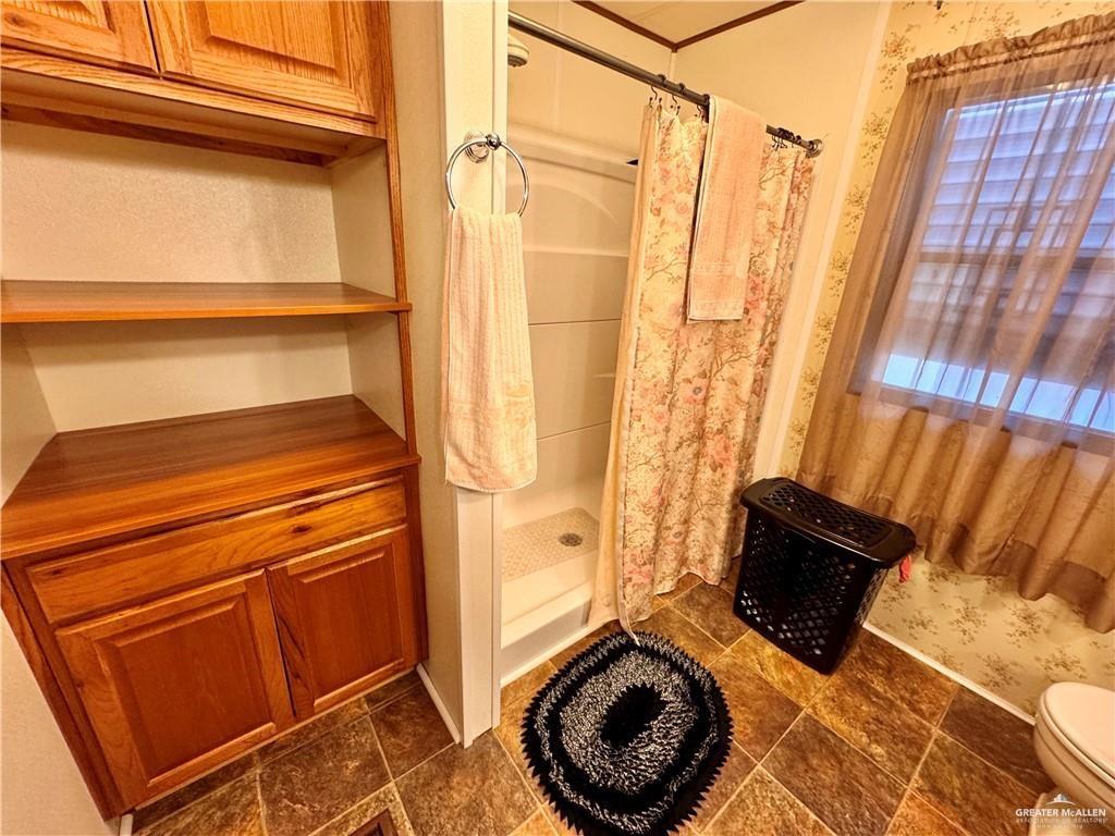 Photo 11 of 2112 Kelly Street