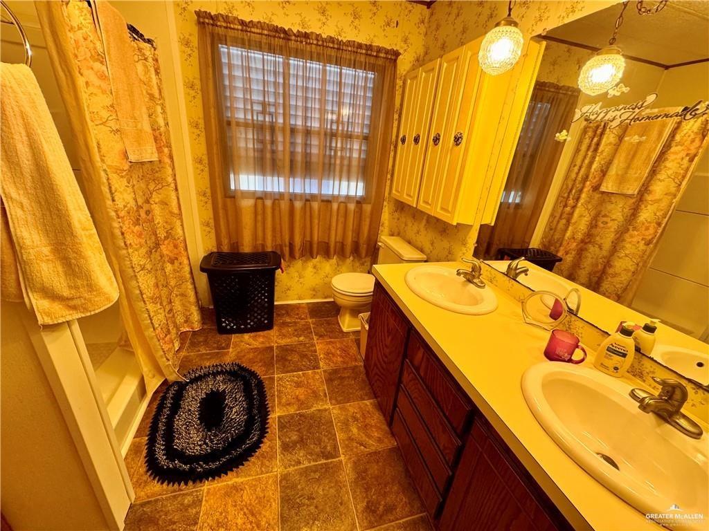 Photo 13 of 2112 Kelly Street