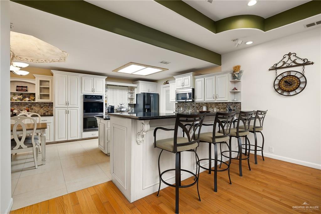 Photo 5 of 1705 Eagle Avenue