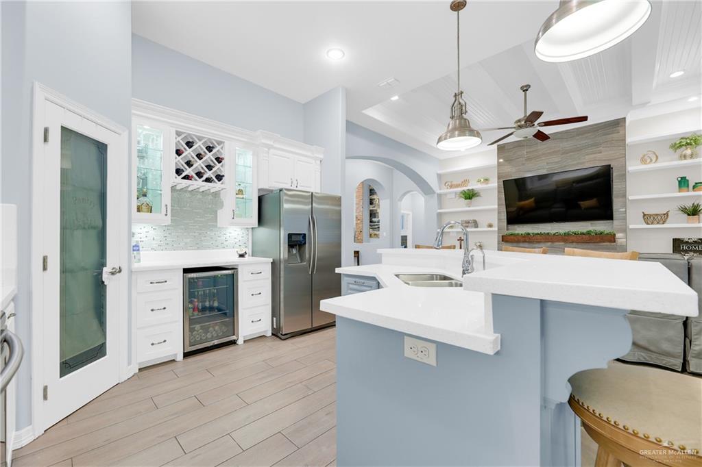 Photo 8 of 1760 Pamplona Street
