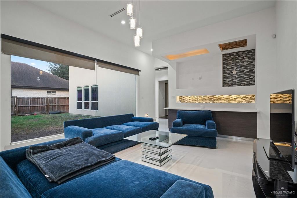 Photo 10 of 206 Mockingbird Avenue
