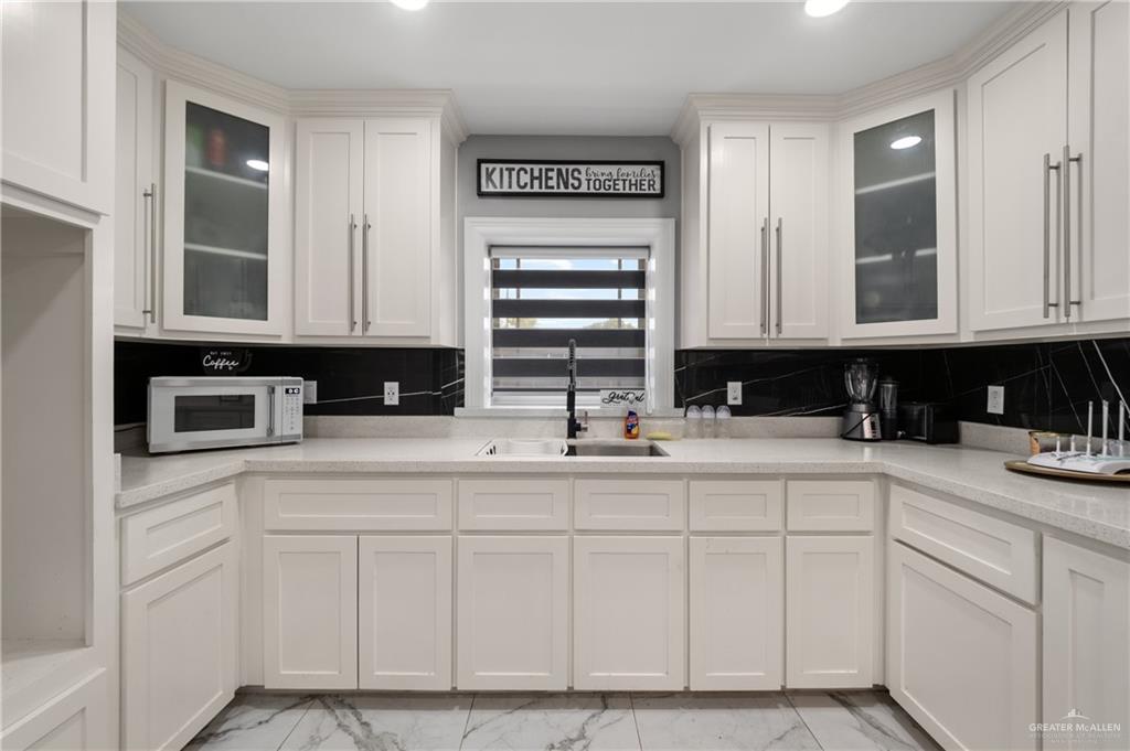 Photo 4 of 502 Casiano Street