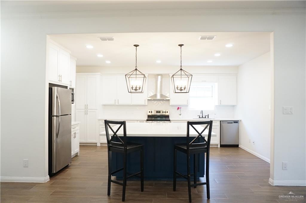 Photo 6 of 421 Redbud Avenue