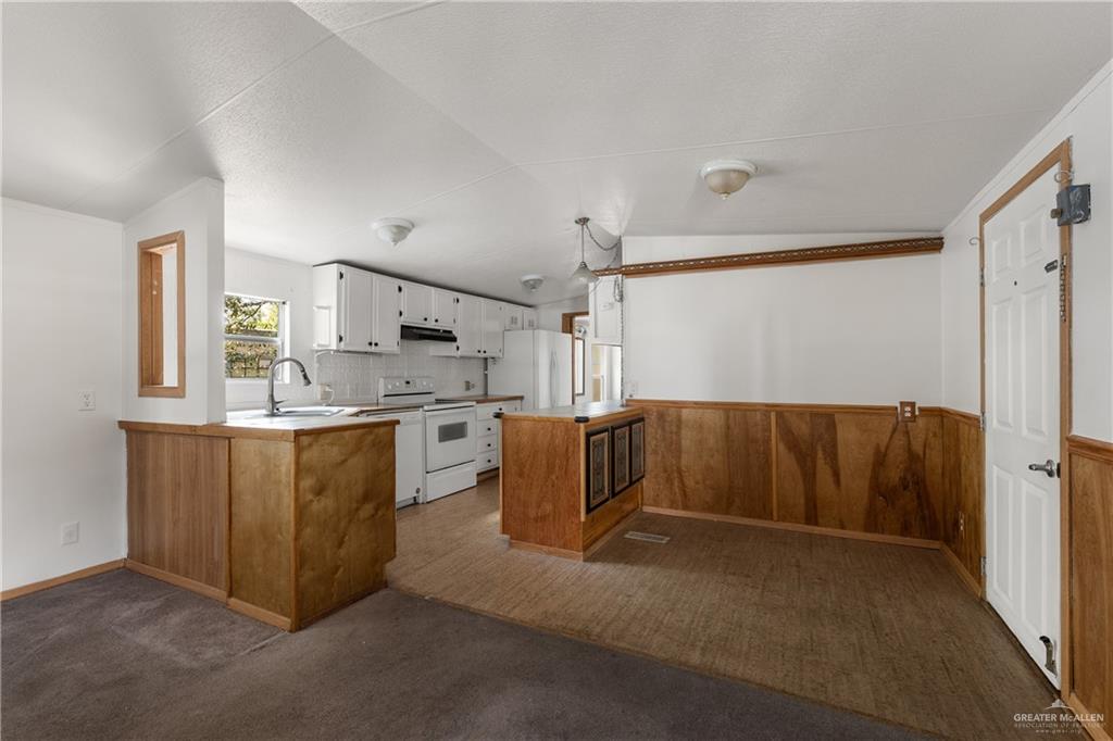 Photo 5 of 609 Palmera Drive