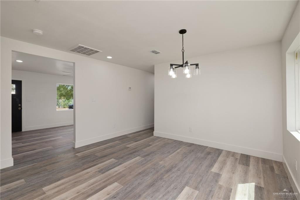 Photo 6 of 945 Tampico Avenue